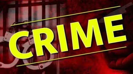 मध्यरात्री आईच्या बेडवर परपुरूष, मुलाची सटकली; आईच्या प्रियकराला लाकडी दांडक्यानं संपवलं