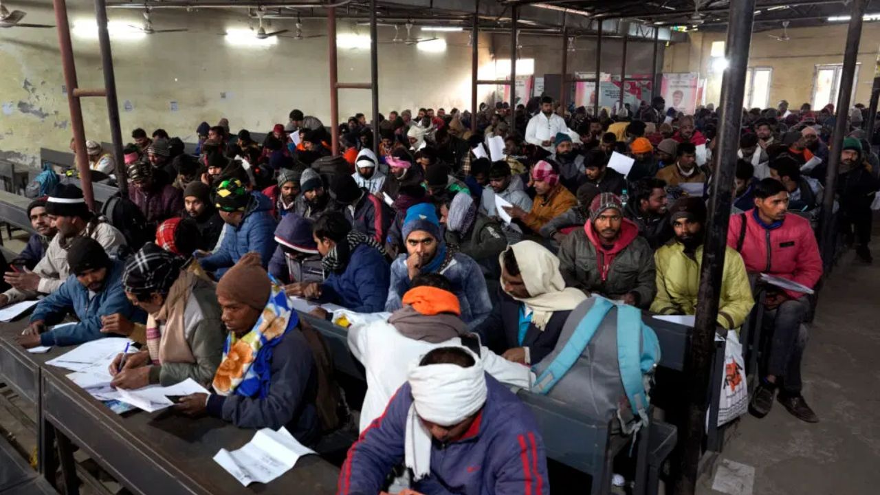 बेरोजगारांसाठी सुवर्ण संधी! 2025 मध्ये 10 लाख भारतीय कामगारांना बोलावत आहे ‘हा’ देश