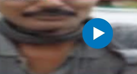 विषारी सापासोबत स्टंटबाजी जीवावर बेतली; सर्पमित्राचा विषारी चाव्यानं मृत्यू; VIDEO