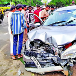 हायकोर्टजवळ सुसाट कार दुभाजकावर धडकून अपघात