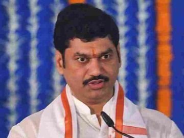 राज्याच्या राजकारणात मोठा फेरबदल? धनंजय मुंडेंना पुन्हा मंत्रिपद मिळणार