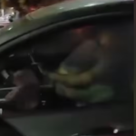 एक्सप्रेसवे वरील टोल नाक्यावर कपलचा रोमान्स किस करतानाचा व्हिडिओ व्हायरल अन्…