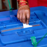 बोगस मतदान, मशीन बिघाड, पैसे वाटपाचा आरोप; मतदानाच्या दिवशी राज्यभर गोंधळ