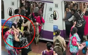  झिंज्या ओढल्या, लोकलमधून खाली खेचलं आणि…! रेल्वे स्टेशनवर महिलांच्या डब्यात राडा