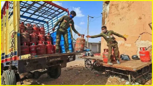 घरगुती गॅसचा काळाबाजार? सिलेंडरसाठी जादा दाम? इथं करा तक्रार