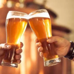 दारू पिणाऱ्यांचे टेन्शन वाढलं, युद्धाचा फटका आता दारूलाही बसणार