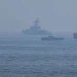 मोठी बातमी! होर्मुज खाडीत घडामोडींना वेग, थेट इराणकडून मोठी चेतावणी, जर जहाज…